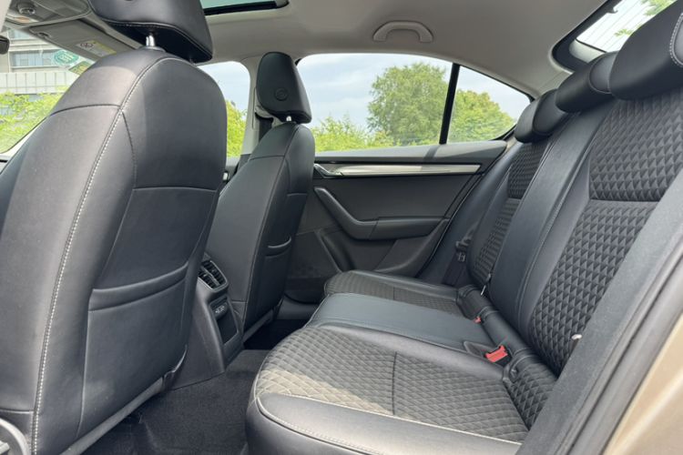 Used Skoda Octavia 2018 TSI230 DSG Luxury Enjoyment Edition Interior 3
