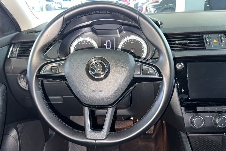 Used Skoda Octavia 2018 TSI230 DSG Luxury Edition Interior 4
