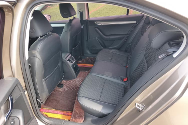 Used Skoda Octavia 2018 TSI230 DSG Luxury Edition Interior 4