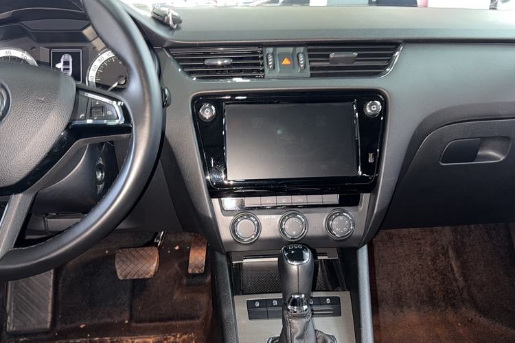 Used Skoda Octavia 2018 TSI230 DSG Luxury Edition Interior 5