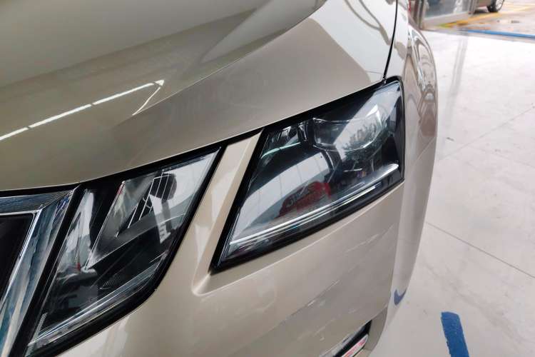 Used Skoda Octavia 2018 TSI280 DSG Luxury Edition Left Front Headlight