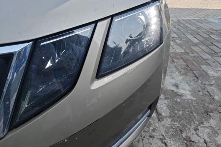 Used Skoda Octavia 2018 1.6L Automatic Luxury Edition Left Front Headlight