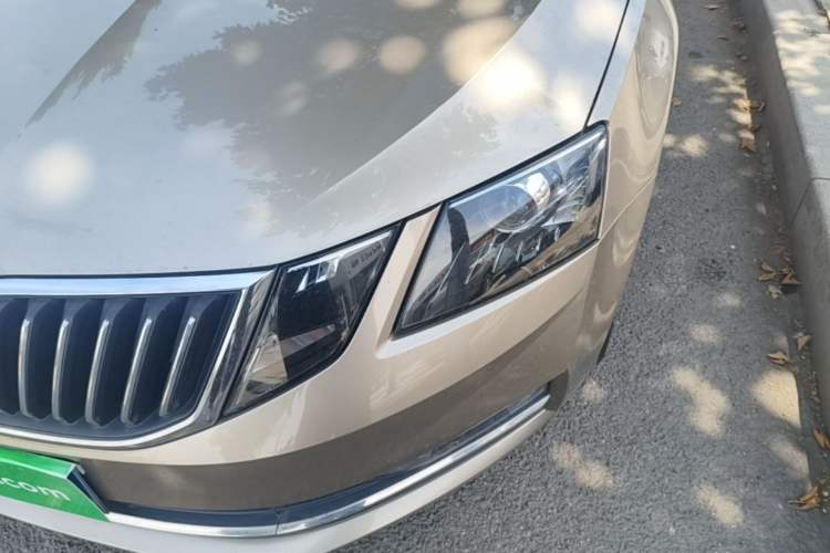 Used Skoda Octavia 2018 1.6L Automatic Luxury Edition Left Front Headlight