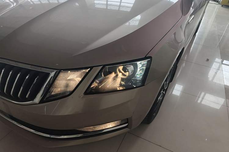Used Skoda Octavia 2018 TSI230 DSG Luxury Enjoyment Edition Left Front Headlight