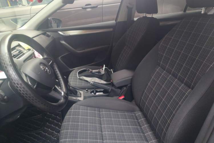 Used Skoda Octavia 2018 1.6L Automatic Comfort Edition Left Front Seat