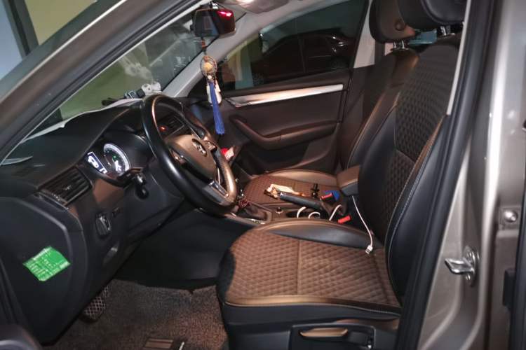 Used Skoda Octavia 2018 1.6L Automatic Luxury Edition Left Front Seat