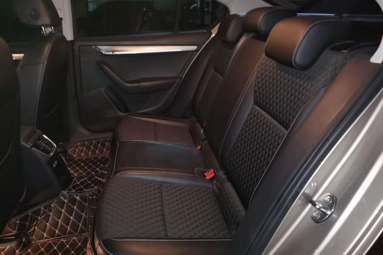 Used Skoda Octavia 2018 1.6L Automatic Luxury Edition Left Rear Seat