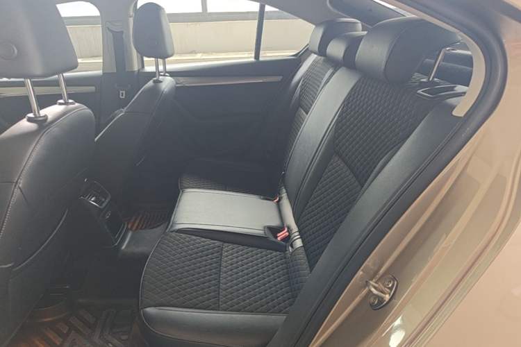 Used Skoda Octavia 2018 1.6L Automatic Luxury Edition Left Rear Seat