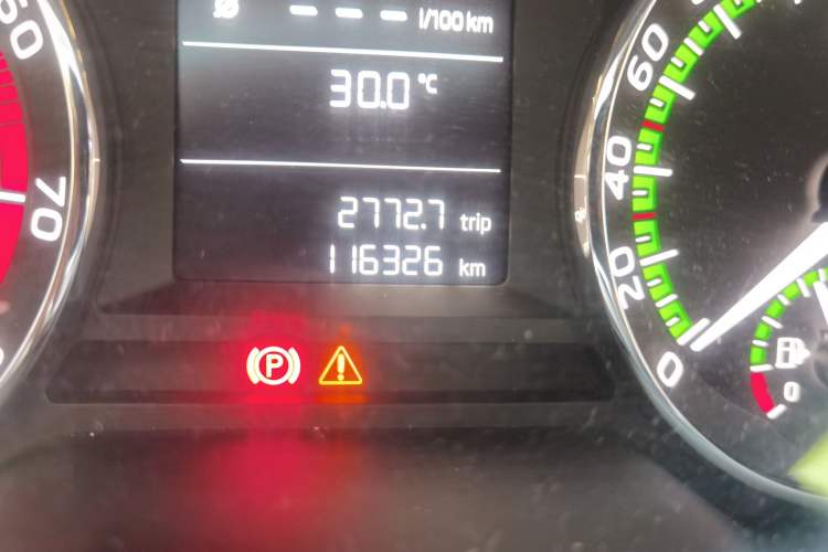 Used Skoda Octavia 2018 1.6L Automatic Comfort Edition Odometer Close Up
