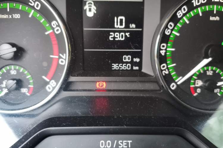Used Skoda Octavia 2018 1.6L Automatic Comfort Edition Odometer Close Up