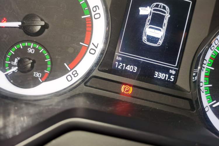 Used Skoda Octavia 2018 1.6L Automatic Luxury Edition Odometer Close Up