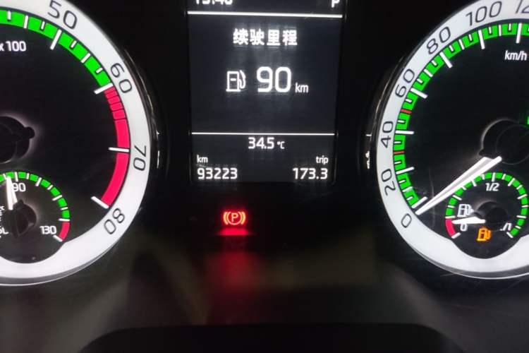 Used Skoda Octavia 2018 1.6L Automatic Luxury Edition Odometer Close Up