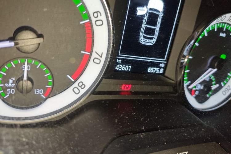 Used Skoda Octavia 2018 TSI230 DSG Luxury Edition Odometer Close Up