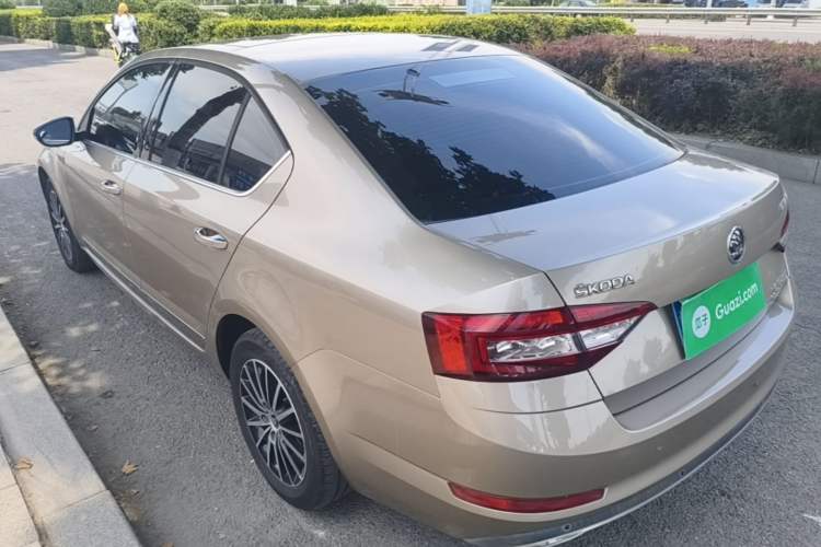 Used Skoda Octavia 2018 1.6L Automatic Luxury Edition Rear Left 45 Deg