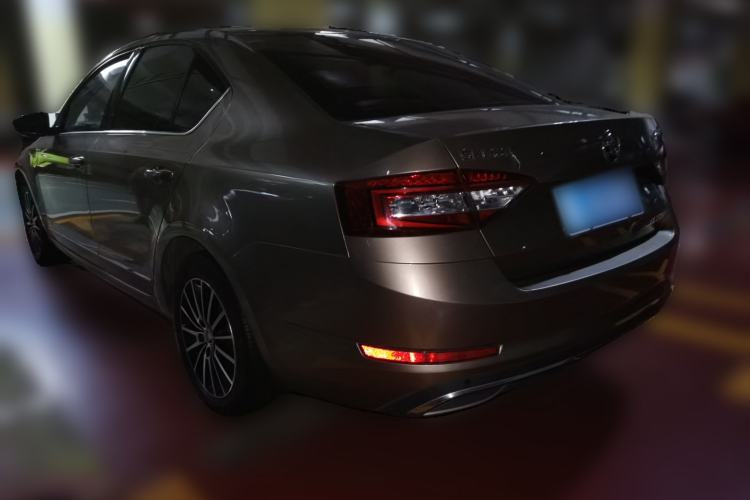 Used Skoda Octavia 2018 1.6L Automatic Luxury Edition Rear Left 45 Deg