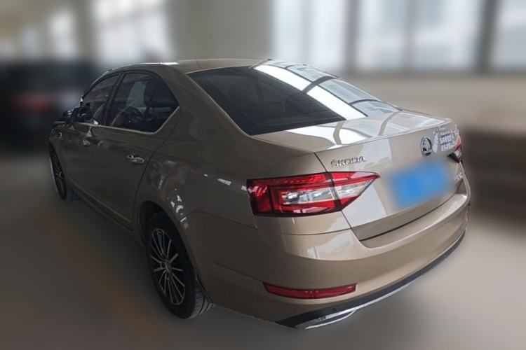 Used Skoda Octavia 2018 1.6L Automatic Luxury Edition Rear Left 45 Deg