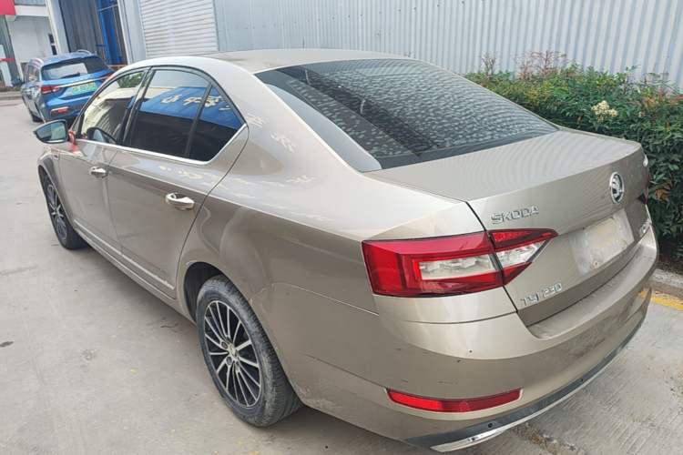 Used Skoda Octavia 2018 TSI230 DSG Luxury Edition Rear Left 45 Deg