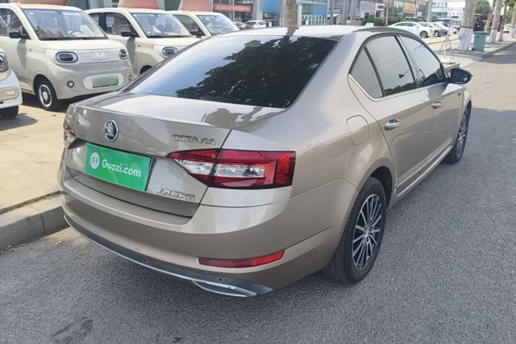 Used Skoda Octavia 2018 1.6L Automatic Luxury Edition Rear Right 45 Deg