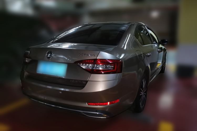 Used Skoda Octavia 2018 1.6L Automatic Luxury Edition Rear Right 45 Deg