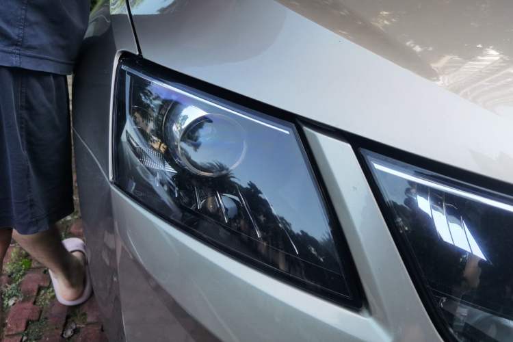 Used Skoda Octavia 2018 1.6L Automatic Comfort Edition Right Front Headlight