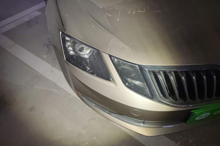 Used Skoda Octavia 2018 TSI230 DSG Luxury Edition Right Front Headlight