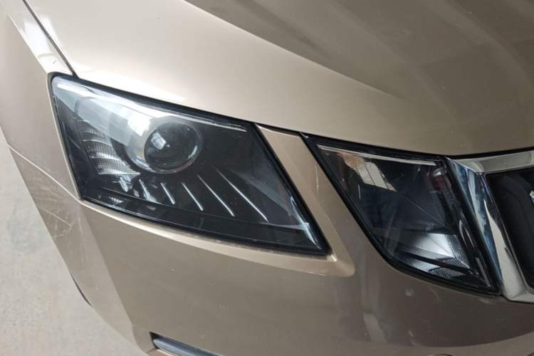 Used Skoda Octavia 2018 1.6L Automatic Luxury Edition Right Front Headlight