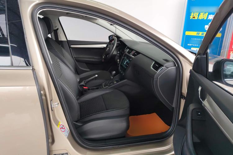Used Skoda Octavia 2018 TSI280 DSG Luxury Edition Right Front Seat