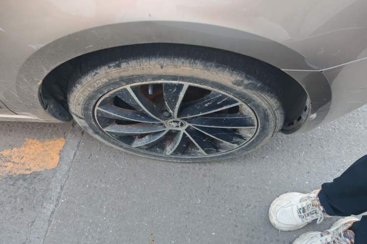 Used Skoda Octavia 2018 TSI280 DSG Luxury Edition Right Front Wheel Hub