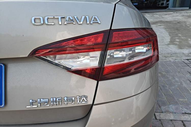 Used Skoda Octavia 2018 1.6L Automatic Luxury Edition Right Rear Taillight