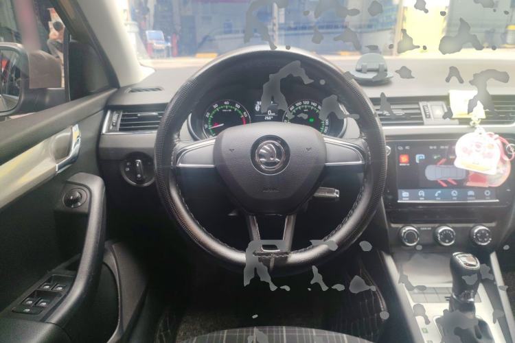 Used Skoda Octavia 2018 1.6L Automatic Comfort Edition Steering Wheel