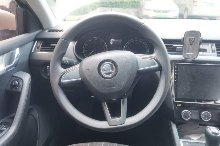 Used Skoda Octavia 2018 1.6L Automatic Comfort Edition Steering Wheel