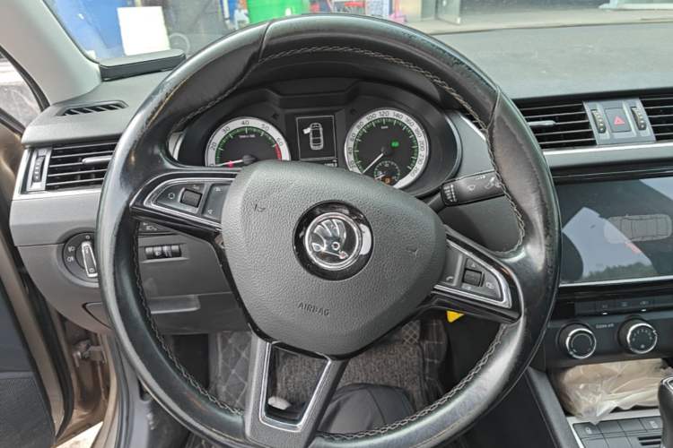 Used Skoda Octavia 2018 1.6L Automatic Luxury Edition Steering Wheel