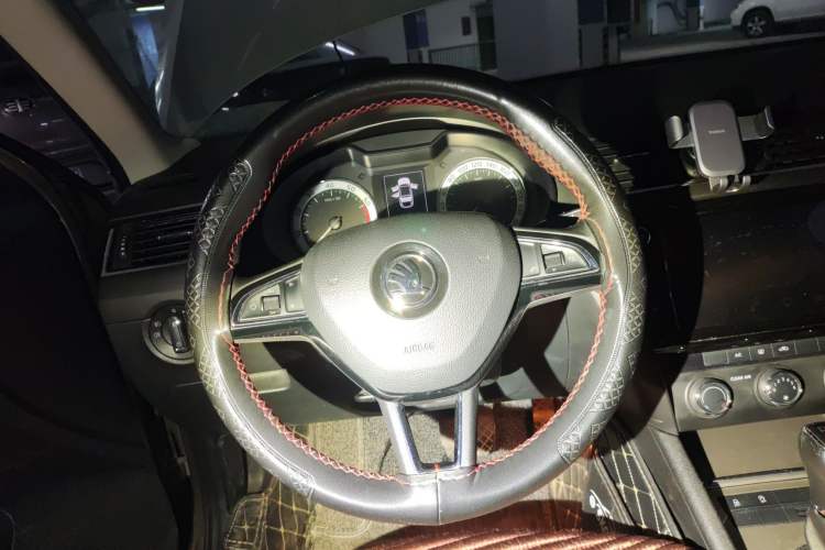 Used Skoda Octavia 2018 TSI230 DSG Luxury Edition Steering Wheel