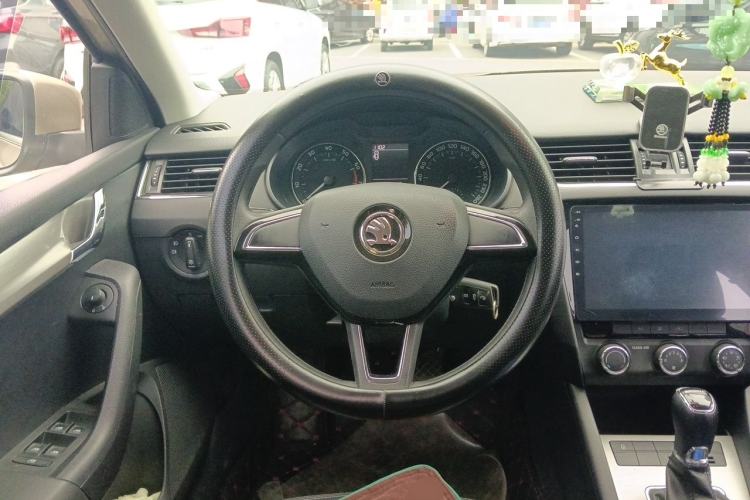 Used Skoda Octavia 2018 1.6L Automatic Comfort Edition Steering Wheel