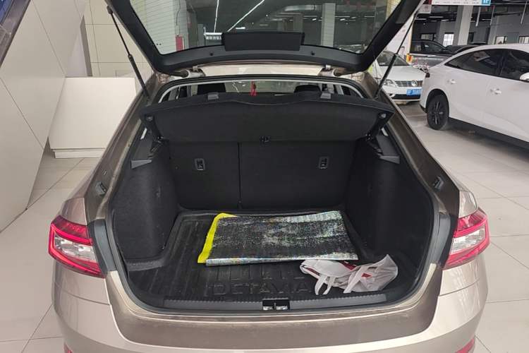 Used Skoda Octavia 2018 TSI230 DSG Luxury Enjoyment Edition Trunk