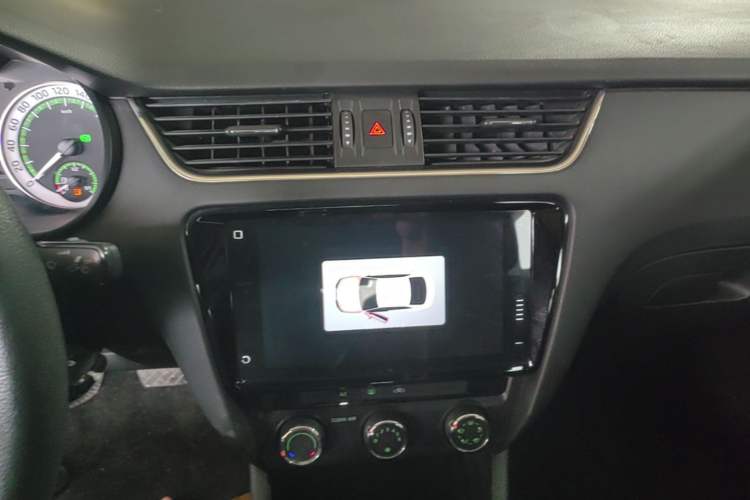 Used Skoda Octavia 2019 TSI230 DSG SmartDrive Luxury Edition China VI Audio And AC Panel