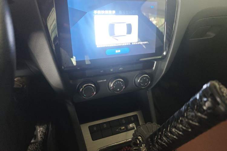 Used Skoda Octavia 2019 1.5L Manual SmartDrive Comfort Edition China VI Standard Audio And AC Panel