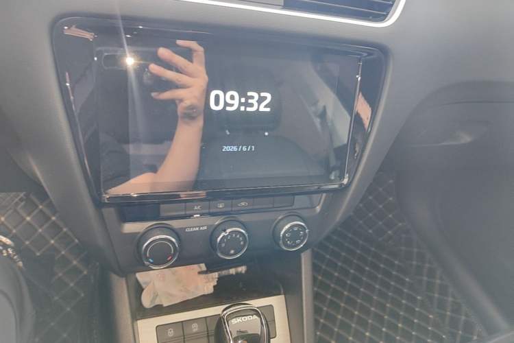 Used Skoda Octavia 2019 1.5L Automatic SmartDrive Comfort Edition China VI Standard Audio And AC Panel