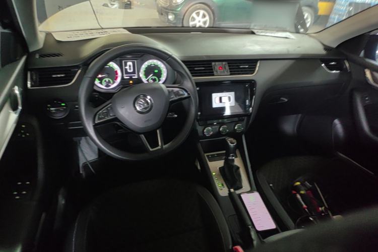 Used Skoda Octavia 2019 TSI230 DSG SmartDrive Luxury Edition China VI Center Console