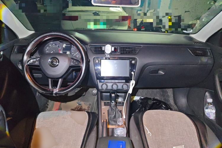 Used Skoda Octavia 2019 1.5L Automatic Comfort Edition Center Console
