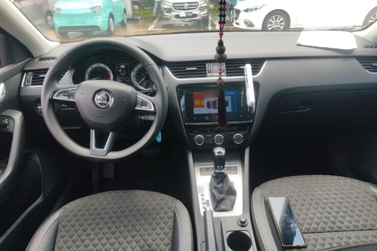 Used Skoda Octavia 2019 TSI230 DSG SmartDrive Luxury Edition China VI Center Console