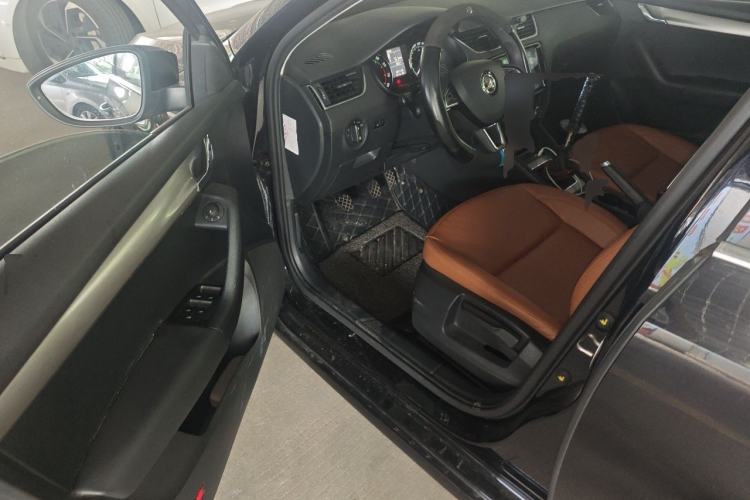 Used Skoda Octavia 2019 1.5L Manual SmartDrive Comfort Edition China VI Standard Driver Seat