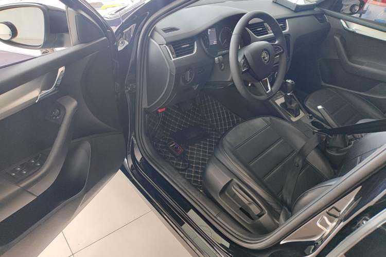 Used Skoda Octavia 2019 1.5L Automatic SmartDrive Comfort Edition China VI Standard Driver Seat