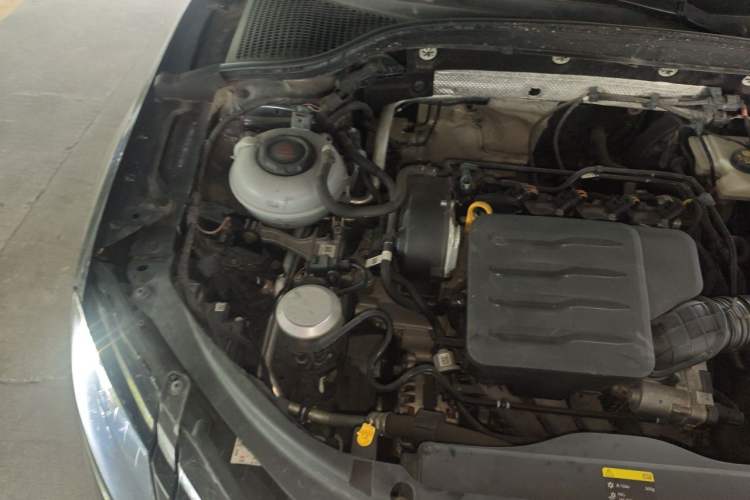 Used Skoda Octavia 2019 1.5L Manual SmartDrive Comfort Edition China VI Standard Engine Bay Right