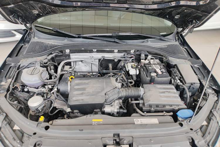 Used Skoda Octavia 2019 1.5L Automatic SmartDrive Comfort Edition China VI Standard Engine Bay
