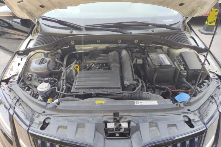 Used Skoda Octavia 2019 TSI280 DSG Flagship Wagon China VI Standard Engine Bay