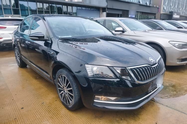 Used Skoda Octavia 2019 TSI230 DSG SmartDrive Luxury Edition China VI Front Right 45 Deg