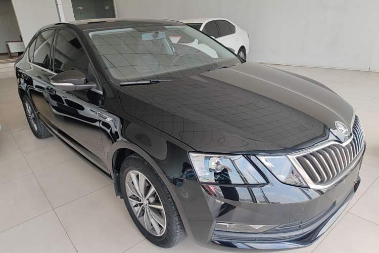 Used Skoda Octavia 2019 1.5L Automatic SmartDrive Comfort Edition China VI Standard Front Right 45 Deg