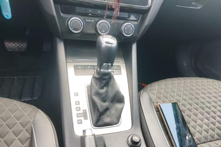 Used Skoda Octavia 2019 TSI230 DSG SmartDrive Luxury Edition China VI Gear Lever