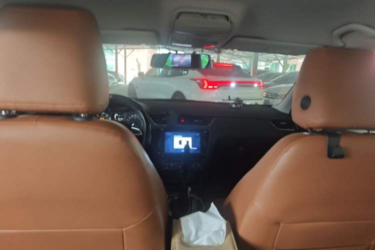 Used Skoda Octavia 2019 1.5L Manual SmartDrive Comfort Edition China VI Standard Headliner